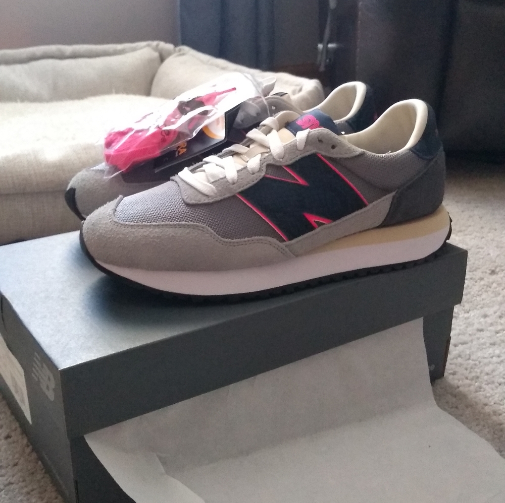 New balance x SNS 237